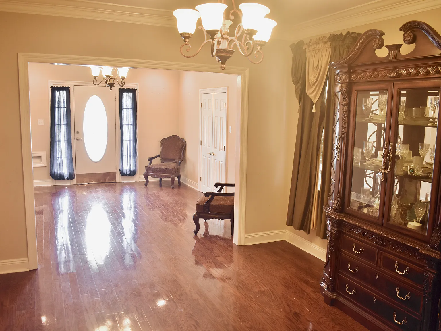 2 bed, 1434 sqft, $1,900 — Photo 3
