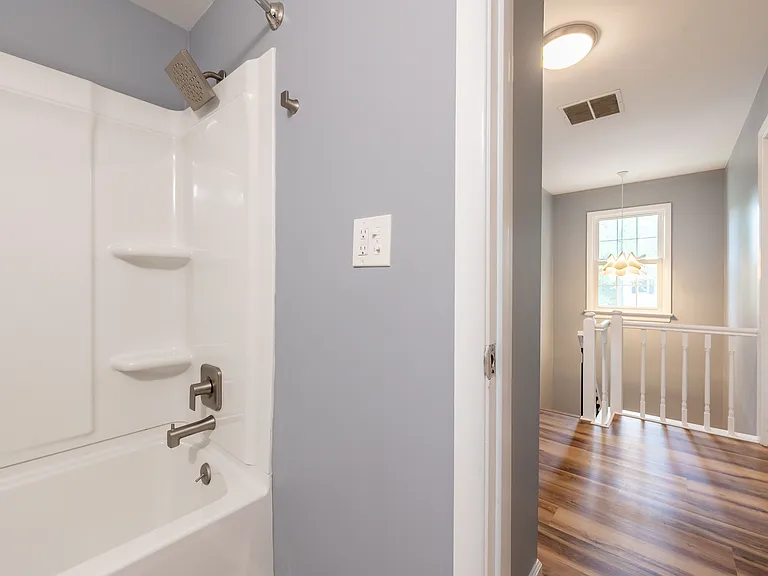 208 Huntington Ln — Photo 25