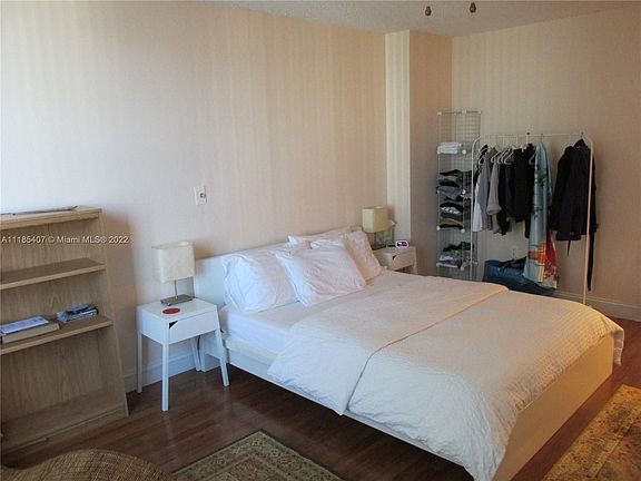 2nd image of 2801 NE 183rd St APT 1615W