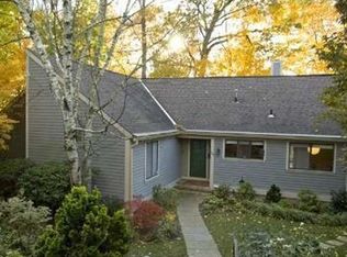 406 W Lyon Farm Dr, Greenwich, CT 06831