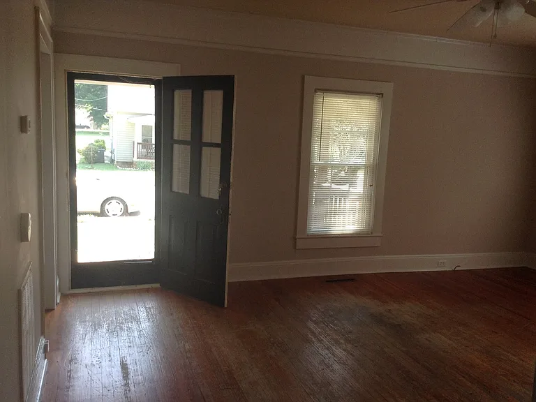 221 Ross St — Photo 3