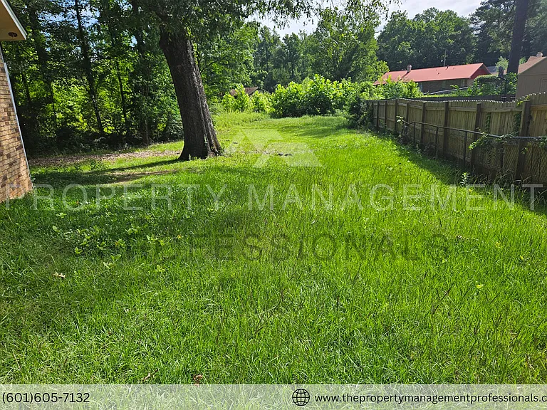 1732 Brookhollow Cir — Photo 23