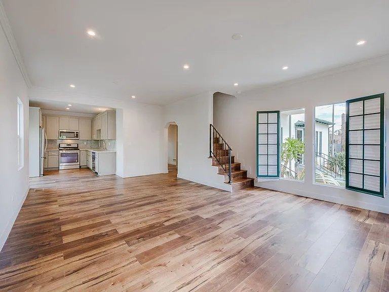 5257 San Vicente Blvd — Photo 1