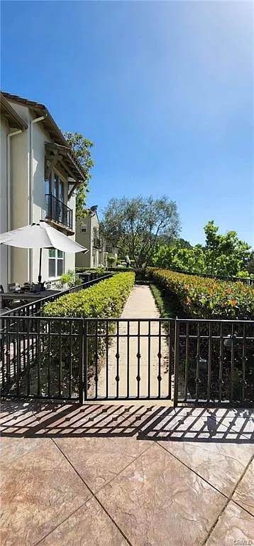2 bed, 2.5 bath, 1619 sqft, $3,500 — Photo 4