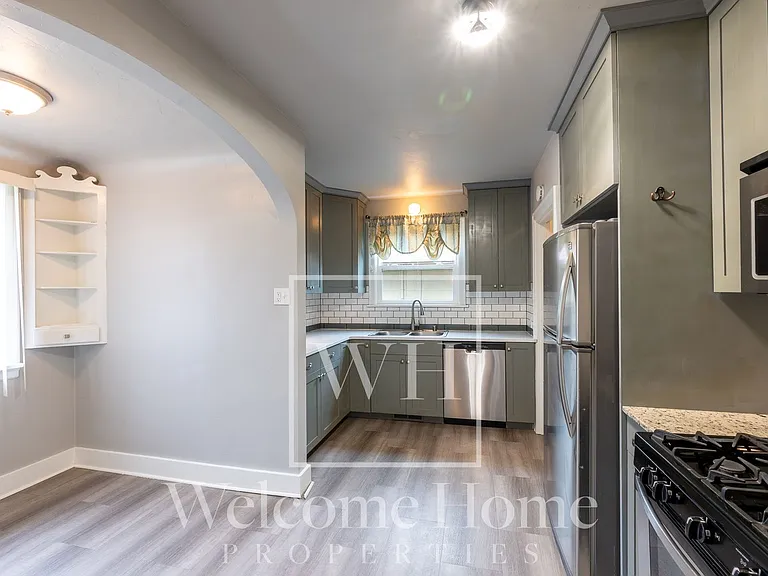 334 E Chestnut St — Photo 20