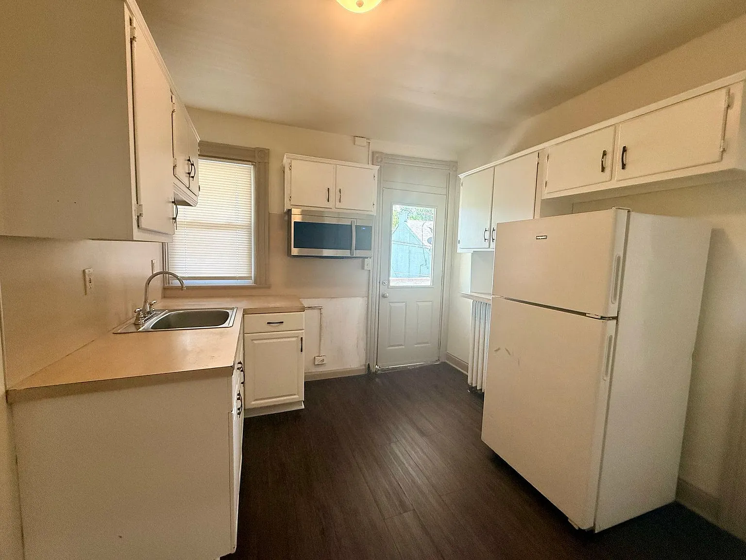 3 bed, 1.0 bath, 900 sqft, $1,485 — Photo 2
