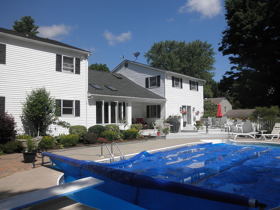 1st image of 109 Yolande Ave