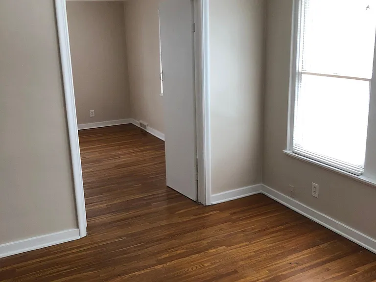 4816 Cass St — Photo 12