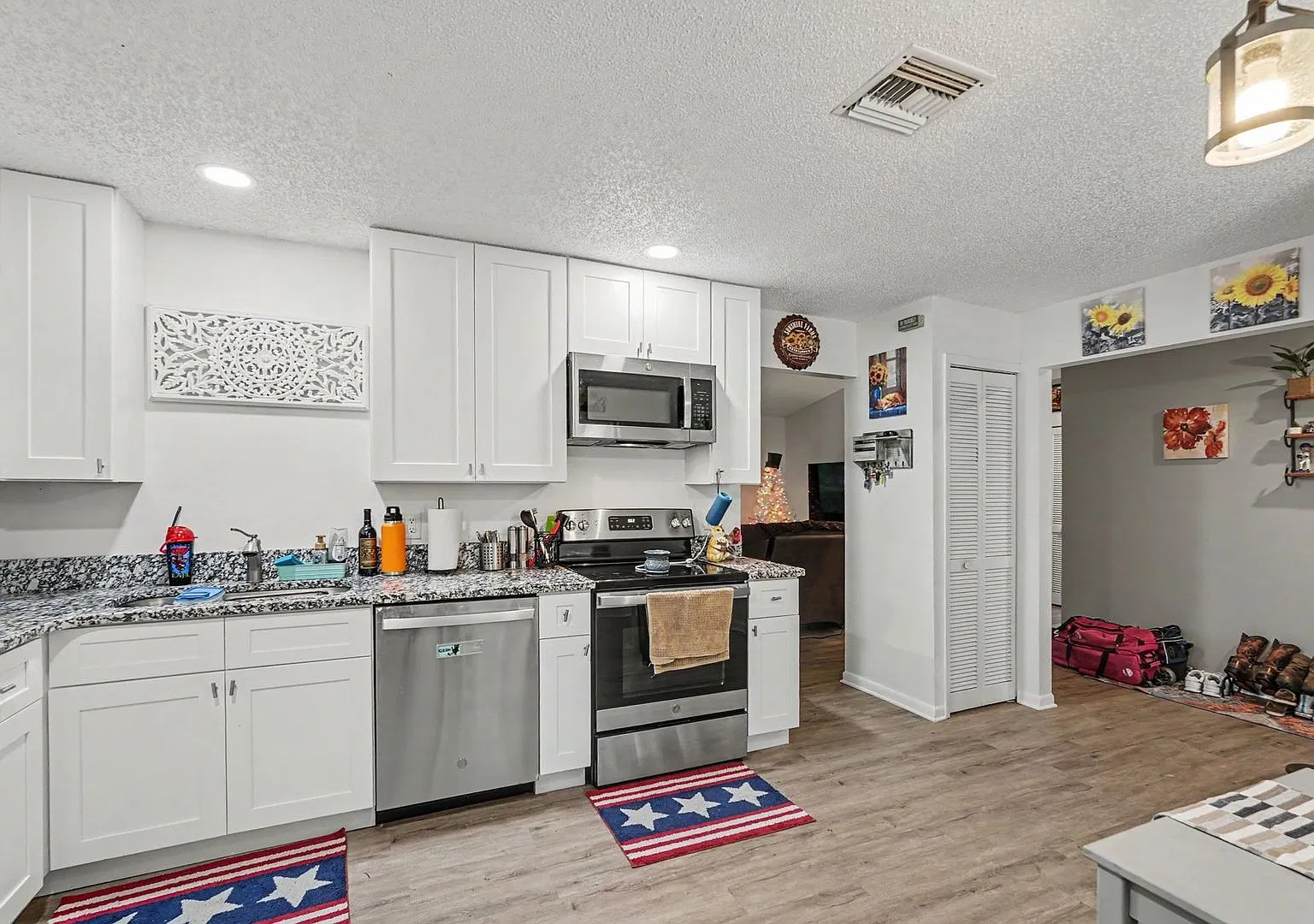842 Glendale Avenue NW — Photo 2