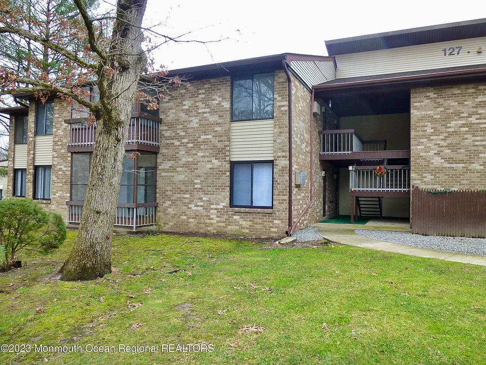 1st image of 127A Amberly Dr