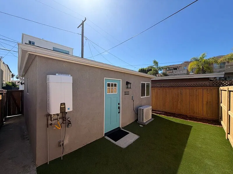 1 bed, 1.0 bath, 400 sqft, $2,195 — Photo 2