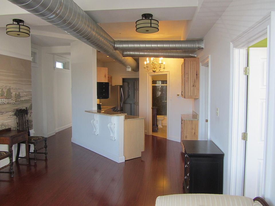 2nd image of 524 9th St APT 201