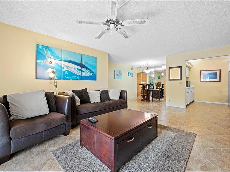 1014 Green Pine Blvd #H1 — Photo 3