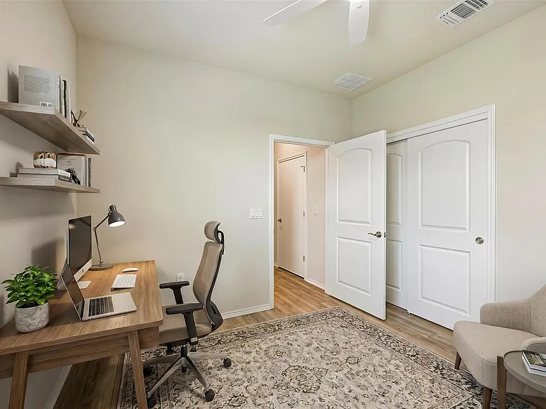 401 Yorktown St — Photo 27