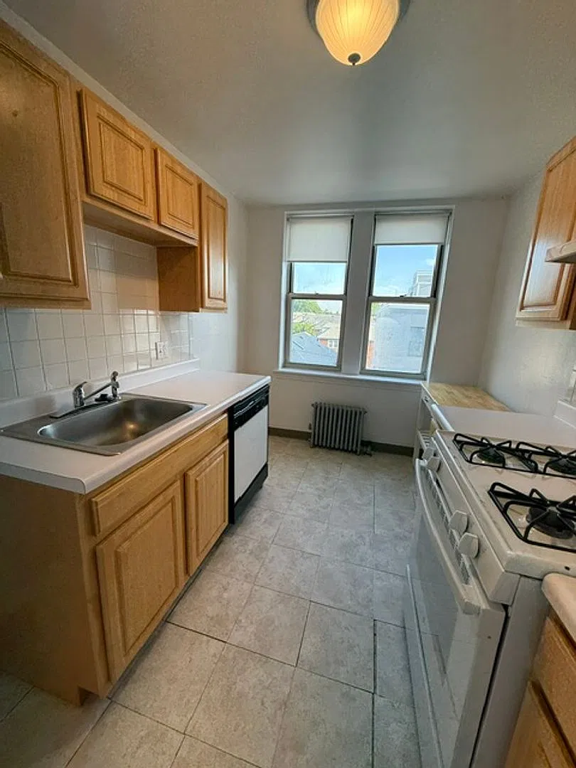 Spacious studio with great location in Brighton available NOW! — Photo 4