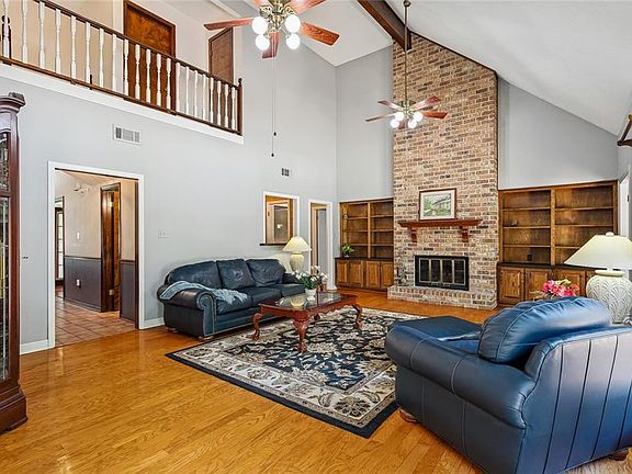 5th image of 394 Starling Dr