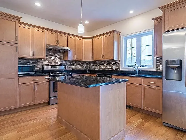 32 Empire Dr — Photo 7
