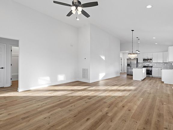 4th image of 236 Hazel Dr