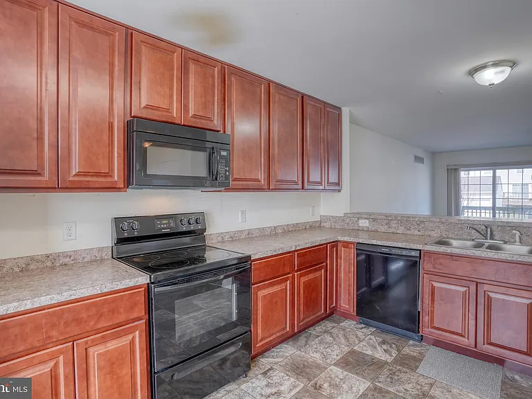 327 Tribbitt St — Photo 4