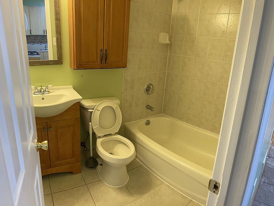 1st image of 827 Rossville Ave