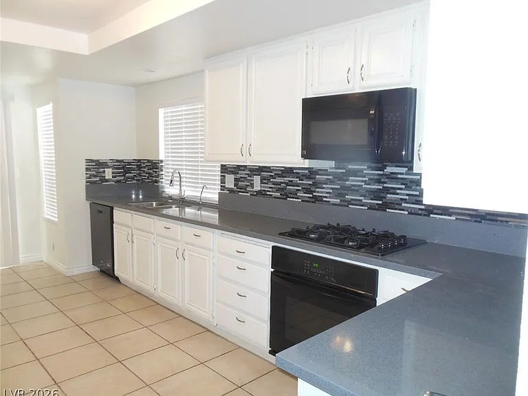 3305 Surfline Dr — Photo 5