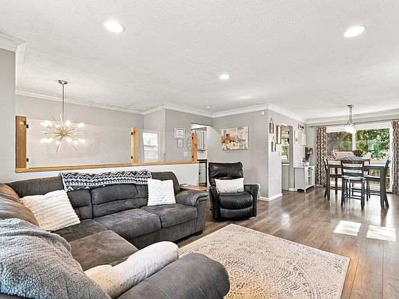 4th image of 4407 67th St