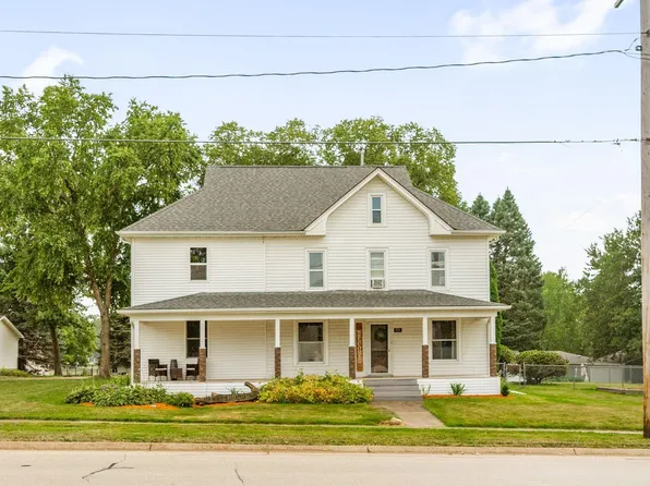 241 E Fayette St, Denver, IA 50622