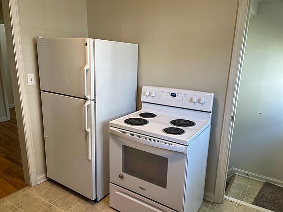 5th image of 3320 Dudley St