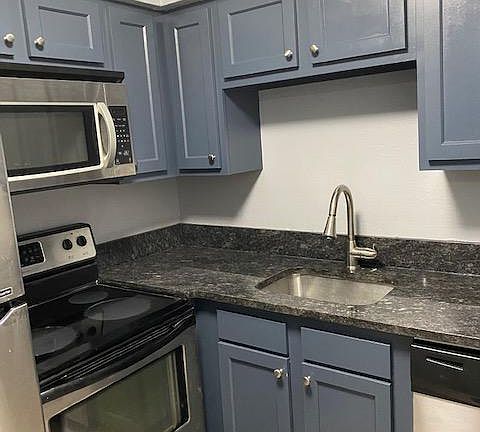2nd image of 3119 W Deleon St #10