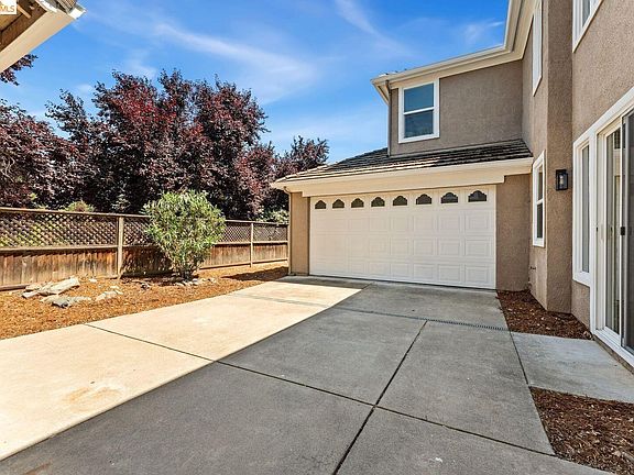 5th image of 3201 Montrose Way
