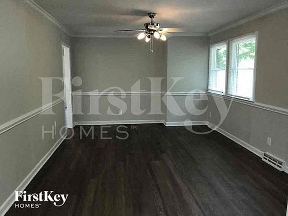 3rd image of 940 Ridgeway Dr