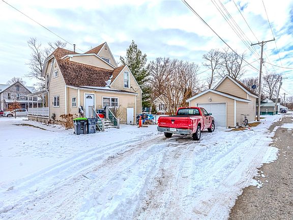 3rd image of 106 W Daggy St