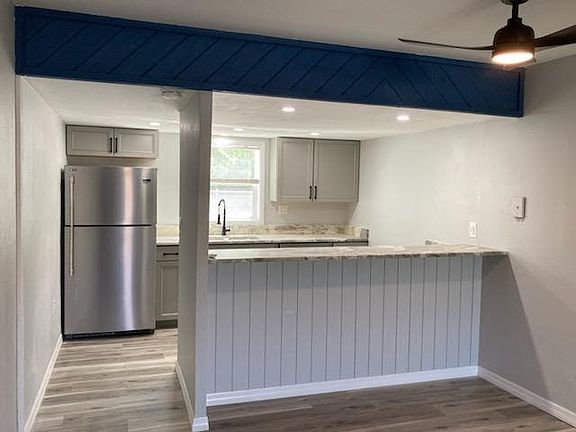 3rd image of 188 Berkshire Ln