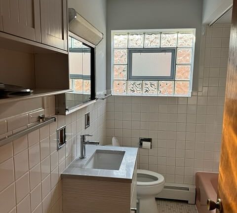 3rd image of 6422 W Gunnison St #2W