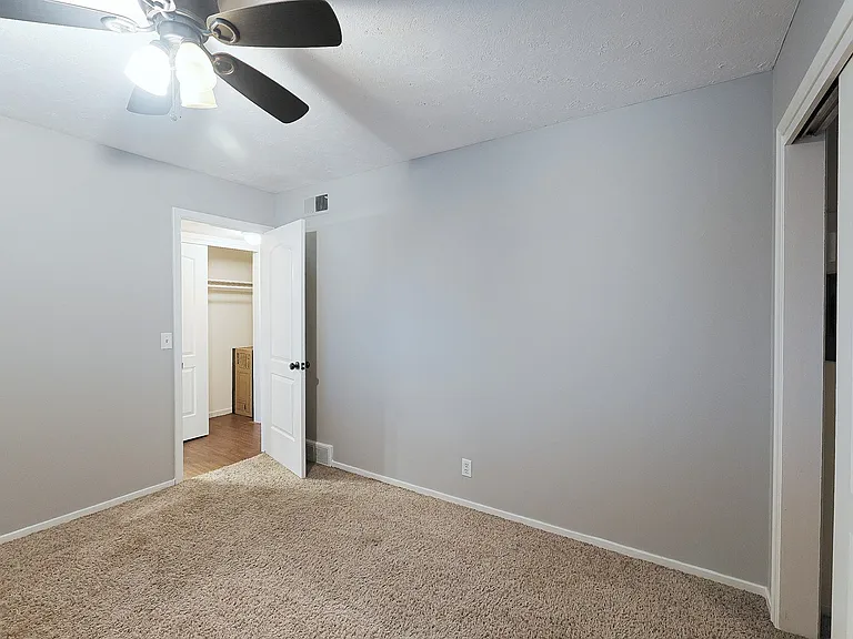 Marshall Apartments — Photo 22