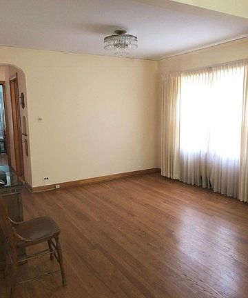 4th image of 5004 N Lowell Ave