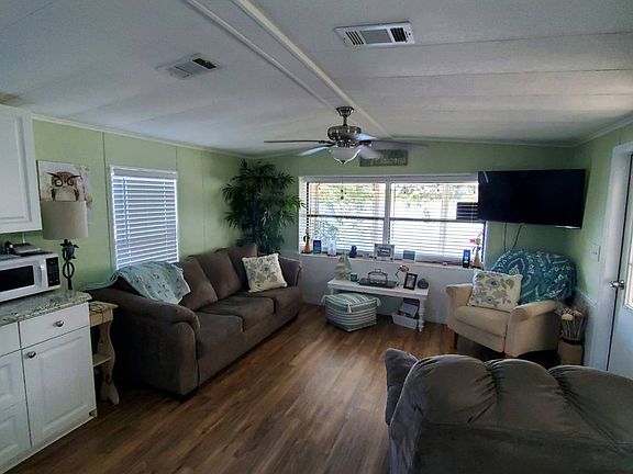 4th image of 44 Lakeview Dr #44