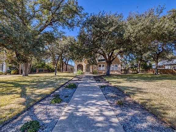 4th image of 807 N Getty St