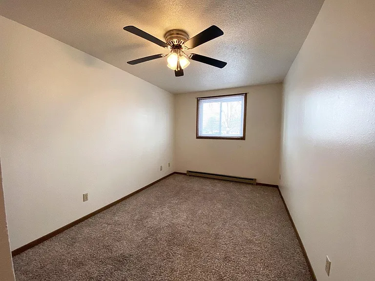 Autumn Grove Apartments — Photo 8