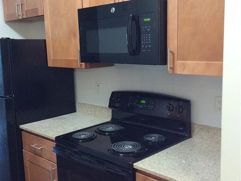 Fairchild Apartments — Photo 21