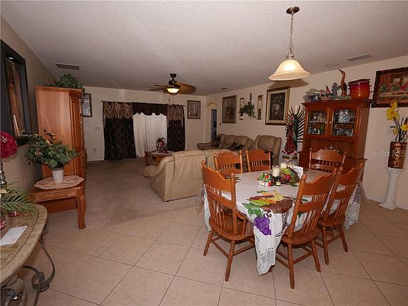 5th image of 653 Nicole Marie St