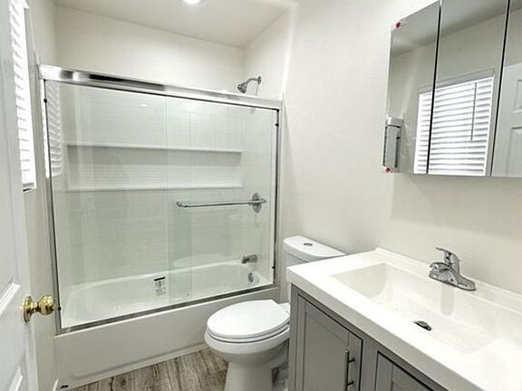 2nd image of 629 E 38th St #29
