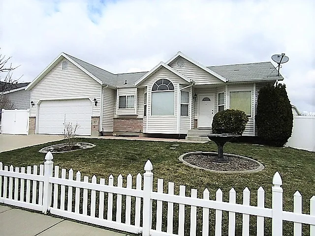 6060 Castle Park Ln — Photo 1