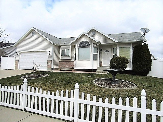 1st image of 6060 Castle Park Ln