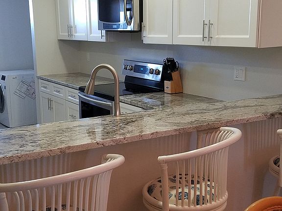 5th image of 555 Jackson Ave APT 403