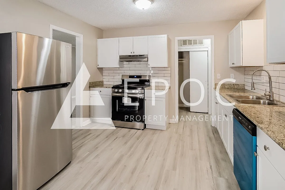 1524 W Marshall St — Photo 2