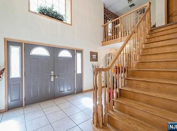 3rd image of 15 Old Oak Dr