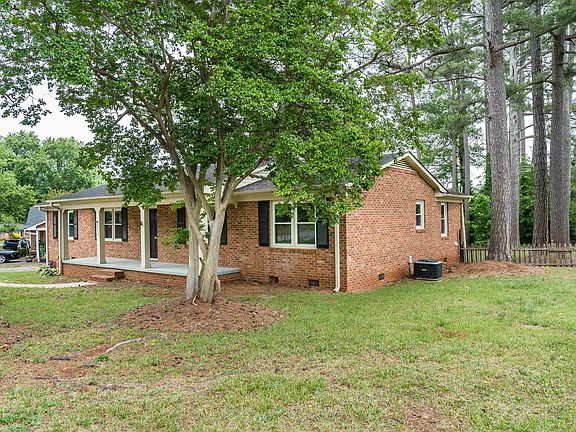 4th image of 2031 Evergreen Dr
