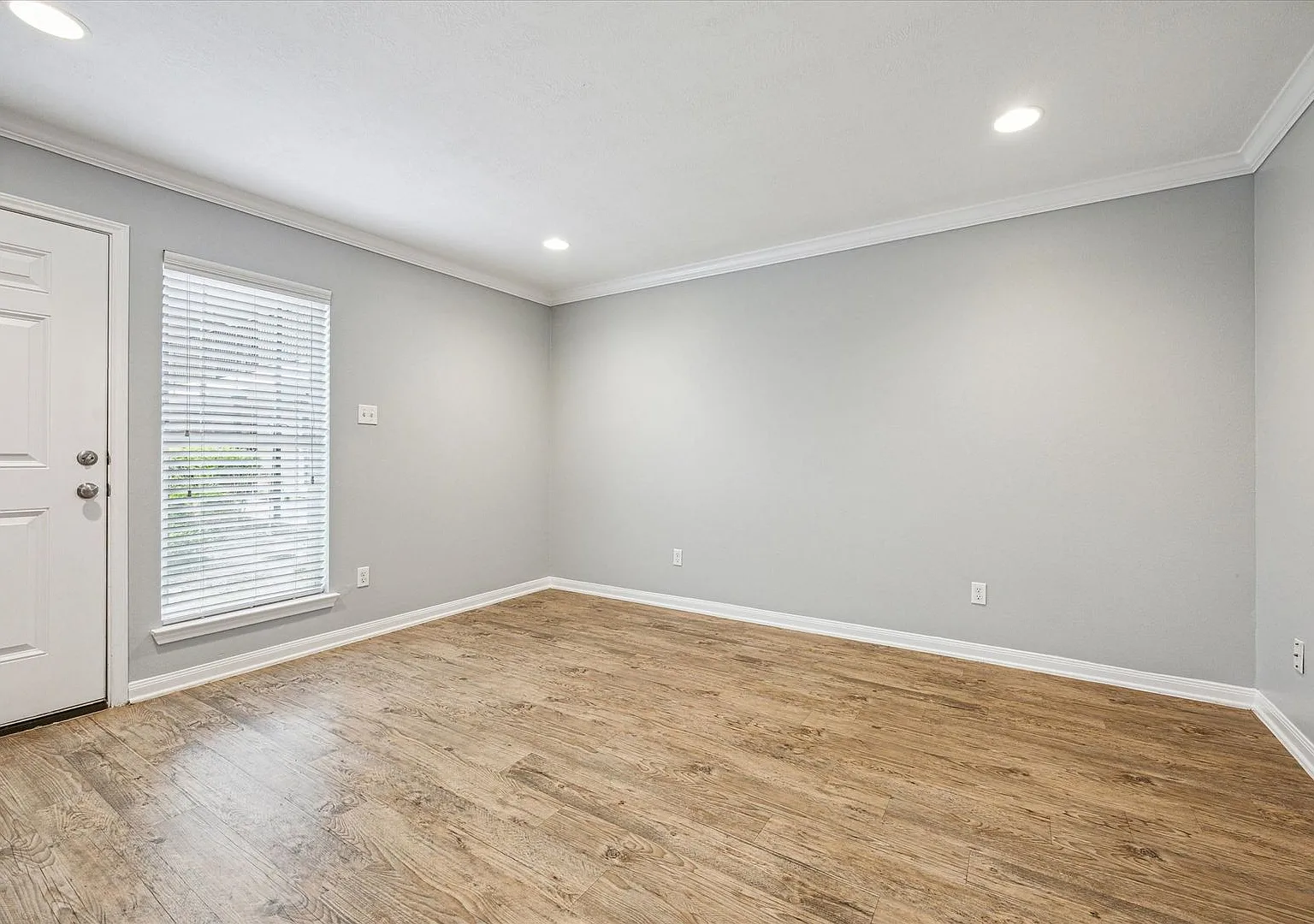 835 Heights — Photo 3