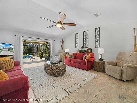 4th image of 3206 Divot Rd